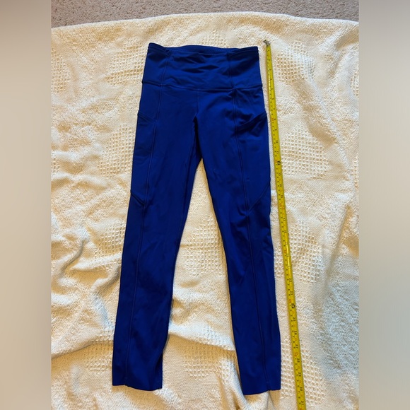 Lululemon women’s size 2 blue leggings excellent condition - Picture 2 of 7